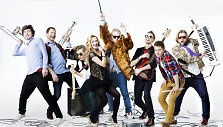 Baiba Skurstenė su grupe