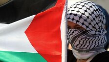 Palestinietė su vėliava.