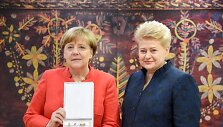 D.Grybauskaitė Vokietijos kanclerei A.Merkel įteikė valstybinį apdovanojimą