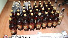 I&scaron; parduotuvės Kelmės rajone vagi&scaron;ius nugvelbė alaus, cigarečių, degtinės. Per kelias valandas nemažai grobio spėta suvartoti.