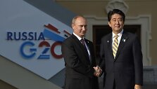 Rusijos prezidentas Vladimiras Putinas ir Japonijos ministras pirmininkas Shinzo Abe
