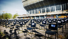 I&scaron;rikiuotos kėdės prie Vilniaus koncertų ir sporto rūmų