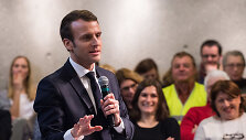 E.Macronas &bdquo;didžiuosiuose nacionaliniuose debatuose&ldquo;