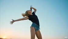Lady Gaga vaizdo klipe &bdquo;Perfect Illusion&ldquo;