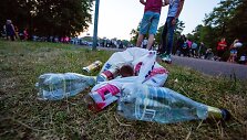 &bdquo;Sel&ldquo; gerbėjai parką nusėjo &scaron;iuk&scaron;lėmis