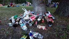 &bdquo;Sel&ldquo; gerbėjai parką nusėjo &scaron;iuk&scaron;lėmis