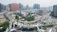 Žaliausia Seulo gatvė: transformavę viaduką, nu&scaron;luostė nosį britams