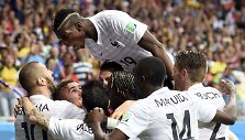 Prancūzijos futbolininkai džiaugiasi įvarčiu