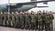 Į Kauno oro uostą atskrido pirmoji Vokietijos karių grupė