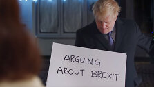 Borisas Johnsonas nuplagijavo &bdquo;Tegyvuoja meilė&ldquo; epizodo parodiją