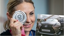 Laura Asadauskaitė ir &bdquo;Lexus RX&ldquo; automobilis