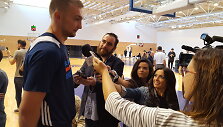 Domantas Sabonis su vietos žurnalistais kalbėjo ispani&scaron;kai