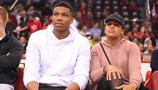 Giannis Antetokounmpo su mergina Mariah Riddlesprigger