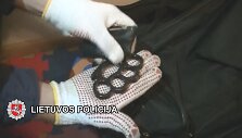 Uostamiesčio pareigūnai i&scaron;siai&scaron;kino, kaip įtariamieji susidorojo su bendru.