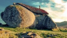 &bdquo;Akmenų namas&ldquo; Portugalijoje