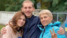 Dmytro Kozackis su mama ir seserimi