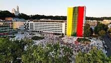 Singing the national anthem in Kaunas Vienybės Sq. Photo SBA