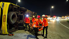 Gelbėtojai po autobuso avarijos Indonezijoje / Basarnas / ZUMAPRESS.com