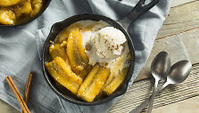 Kepti bananai su medumi ir cinamonu 