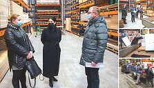Arūnas Kacevičius per pietų pertrauką skubėjo nupirkti ir nuvežti reikalingas kambario remonto priemones daugiavaikei &scaron;eimai. 