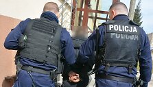 Lietuviai Suvalkuose vogė kosmetiką, kvepalus ir drabužius