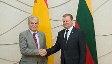 Saulius Skvernelis Vyriausybės rūmuose priėmė Ispanijos užsienio reikalų ir bendradarbiavimo ministrą Alfonso Dastisą.
