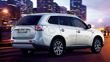 I&scaron; tinklo įkraunamas hibridas &bdquo;Mitsubishi Outlande PHEV&ldquo;