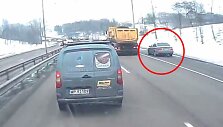 BMW važiuoja kelkra&scaron;čiu