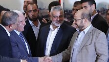 Palestiniečių organizacijų &bdquo;Fatah&ldquo; ir &bdquo;Hamas&ldquo; atstovai Azzamas Al-Ahmedas ir Moussa Abu Marzouqas.