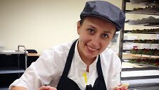 Virginija gamina &scaron;okoladines kalėdines dekoracijas