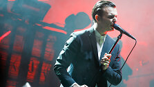 &bdquo;Hurts&ldquo; vokalistas Theo Hutchcraftas