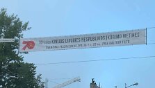 Reklamoje kviečiama &scaron;vęsti komunistinės Kinijos Liaudies Respublikos įkūrimo 70-ąsias metines
