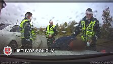 Kretingoje &scaron;e&scaron;tadienio pavakarę sulaikytas nuo policijos pareigūnų sprukti bandęs policijos vairuotojas.