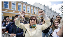 Prie&scaron; &bdquo;Kaunas Pride&ldquo; protestavę asmenys tapo memais