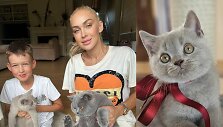 Oksana Pikul su sūnumi ir katėmis