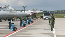 NATO bazėje nusileido &scaron;e&scaron;i Portugalijos naikintuvai F-16