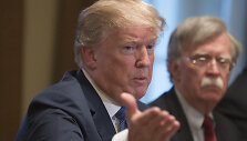 D.Trumpas ir jo patarėjas nacionalinio saugumo klausimais J.Boltonas