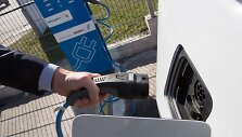 Įkrovimo stotelė prie BMW salono