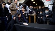 Per islamisto ataką Paryžiuje nužudytų žydų laidotuvės Jeruzalėje