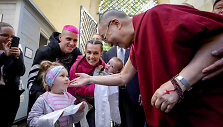 Dalai Lamos paskaitos svečiai &ndash; Donato Montvydo &scaron;eima