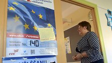 Europos Parlamento rinkimuose balsuoja Latvijos premjerė Laimdota Straujuma