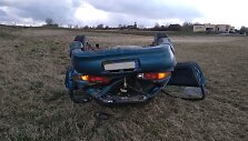 Jonavos rajone nuo kelio nuskriejo ir vertėsi &bdquo;Mazda&ldquo; - vairuotojas girtas