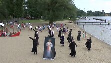 Vienuolių &scaron;okis paplūdimyje