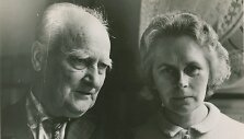 Muziejininkė Kazimiera Kairiūk&scaron;tytė-Galaunienė ir pirmasis M.K.Čiurlionio muziejaus direktorius prof. Paulius Galaunė. Kaunas, apie 1968 m.