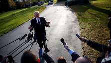 Donaldo Trumpo aplinka prie&scaron; 2016 metų rinkimus aktyviai bendravo su Rusijos piliečiais
