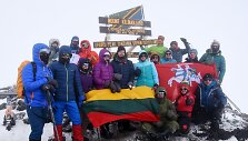 Į Kilimandžarą įkopęs Dainius Babilas su lietuvių grupe