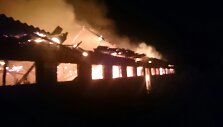 Vilniaus rajone degė ūkinis pastatas su gyvuliais.