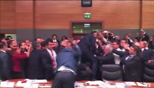 mustynes-turkijos-parlamente