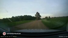 girtas-ir-teises-vairuoti-neturintis-vyras-priverte-pareigunus-papluseti