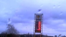 Pajūrio vairuotojus stebina iki stulbinamų žemumų nukritusios degalų kainos